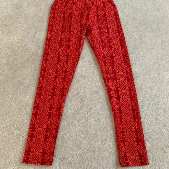 Like NEW LuLaRoe red pattern prints leggings, OS - Picture 11 of 12